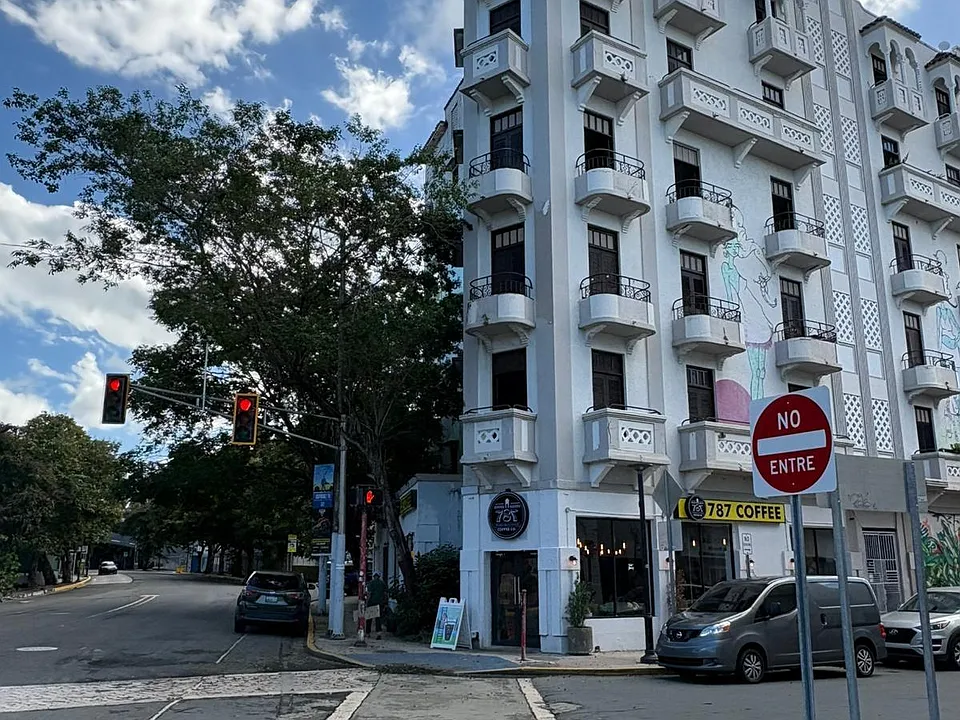 1001 Avenue Ponce De Leon #403