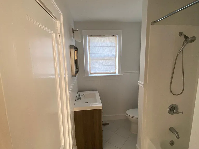 420 Bickett Blvd — Photo 13