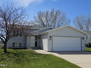 2616 Lexington Dr, Bismarck, ND 58503