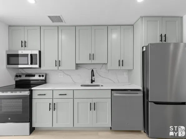 227 Clarkson Avenue image 4 of 9