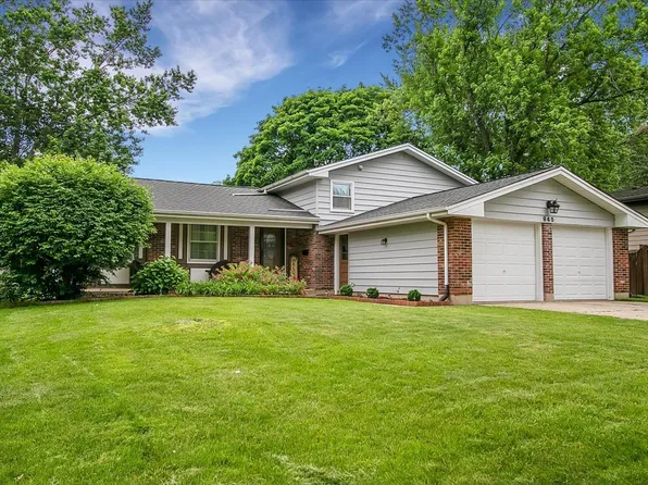945 Darlington Ln, Crystal Lake, IL 60014