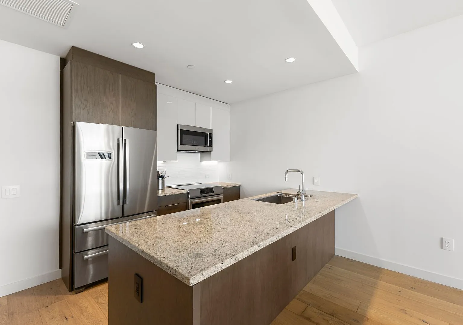 AEO #4007 - 1BR Penthouse — Photo 2