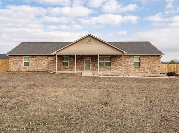 2926 Lost Beach Xing, Van Buren, AR 72956