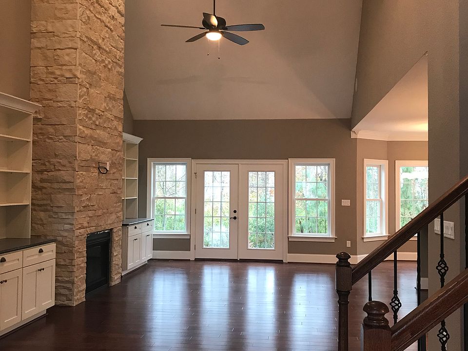 1st image of 2401 Kestrel Ln