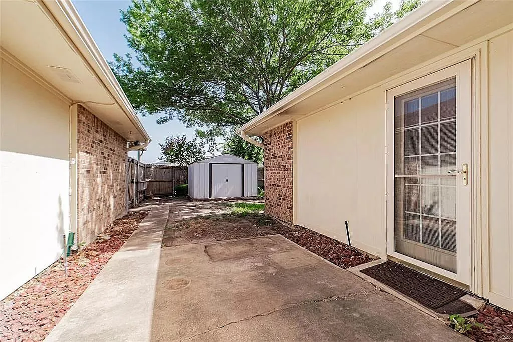 4601 Burdock Dr — Photo 3