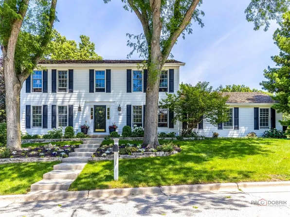 1110 Furlong Dr, Libertyville, IL 60048
