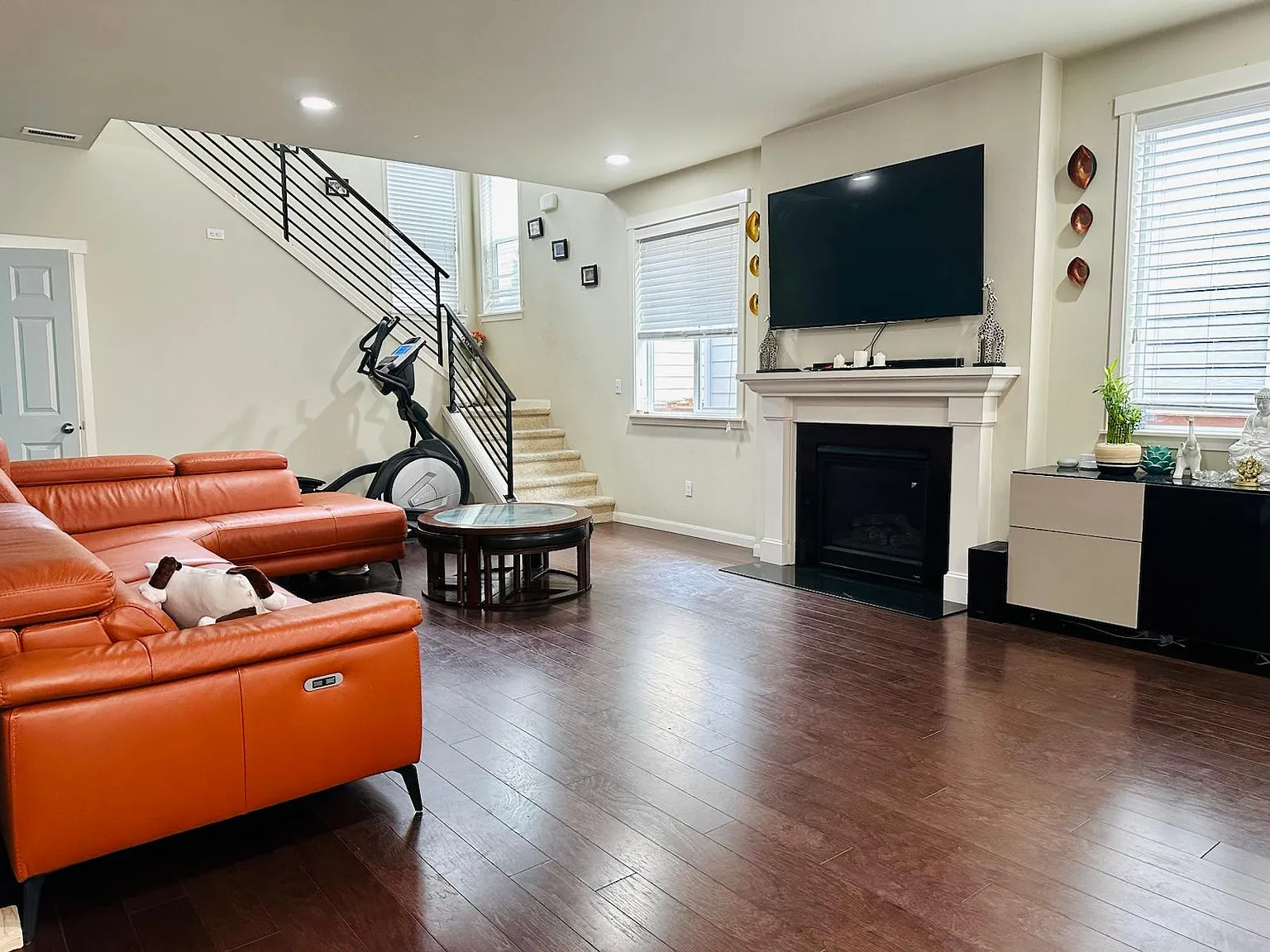 4 bed, 2484 sqft, $3,600 — Photo 3