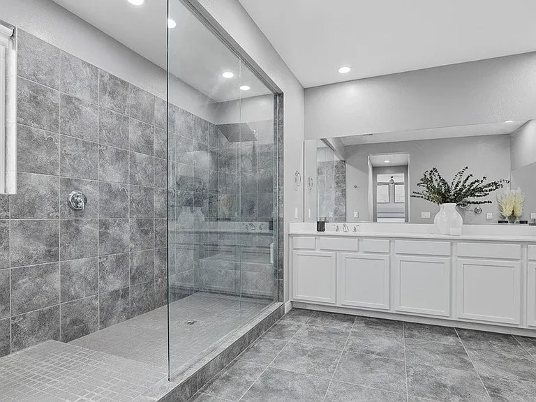 2562 Millburn Ave — Photo 20