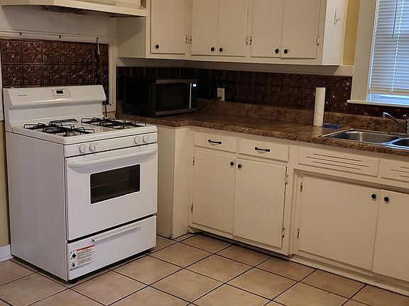 5th image of 3755 Douglass Ave