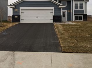 510 Valley Dr W, Annandale, MN 55302