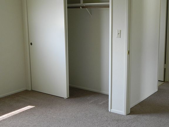 5th image of 16025 S Dalton Ave #B