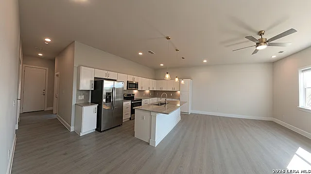 3 bed, 3.0 bath, 1428 sqft, $1,930 — Photo 3