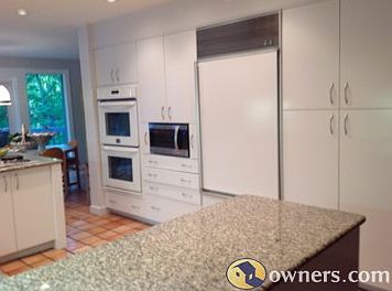 GRANITE COUNTERTOP & APPLIANCE WALL
