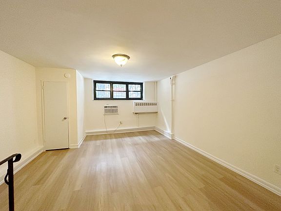 3rd image of 139 E 27th St APT 1B