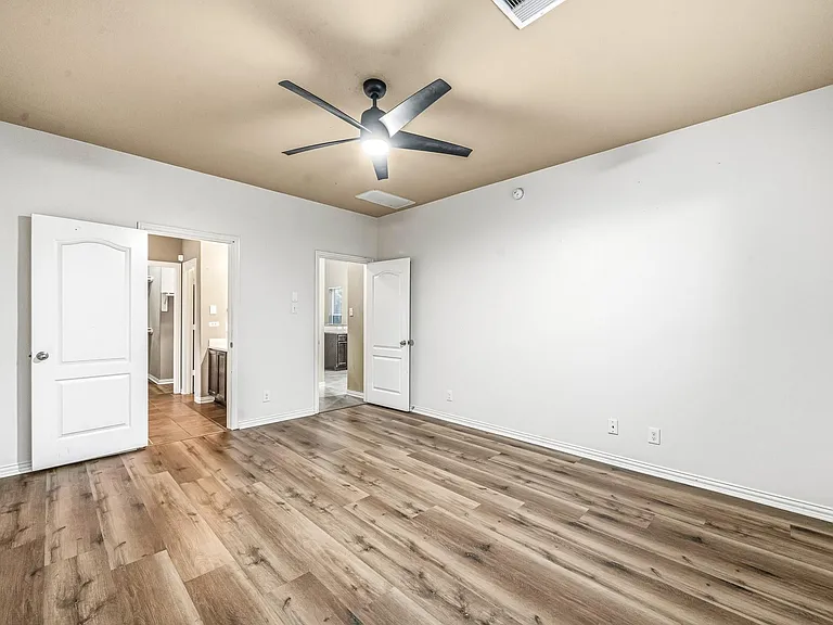 2403 Summers Glen Ct — Photo 9