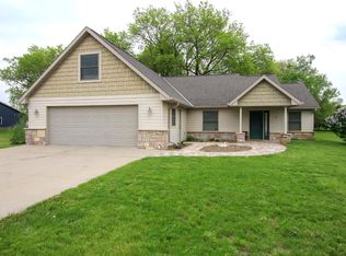 1410 Cedar Ln, Litchfield, MN 55355
