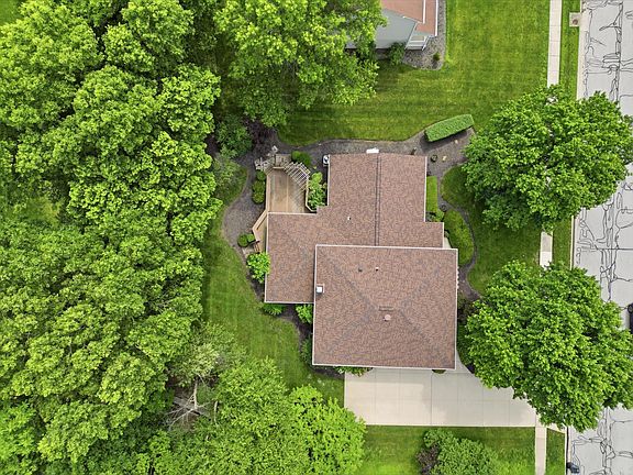 2nd image of 98 Walcreek Dr W