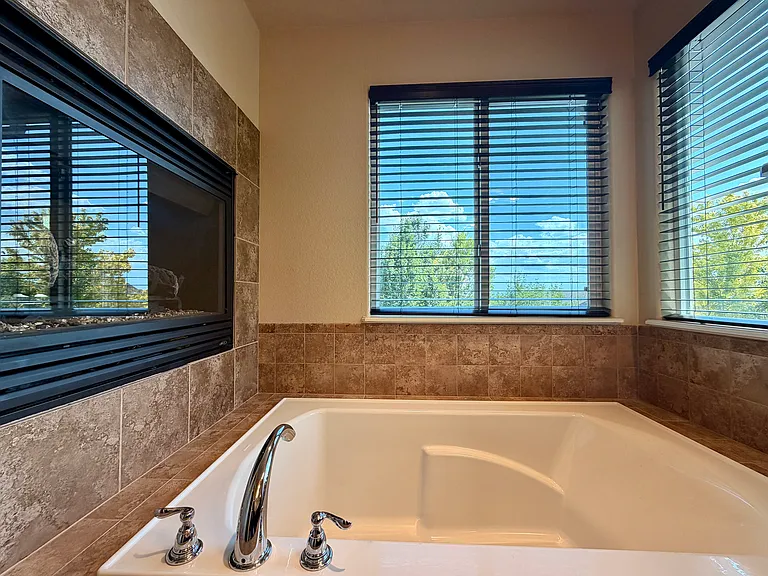 2760 Bridle Dr — Photo 16