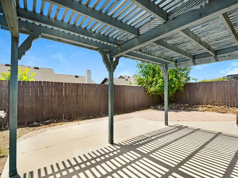 8555 Sandalwood Ct — Photo 10