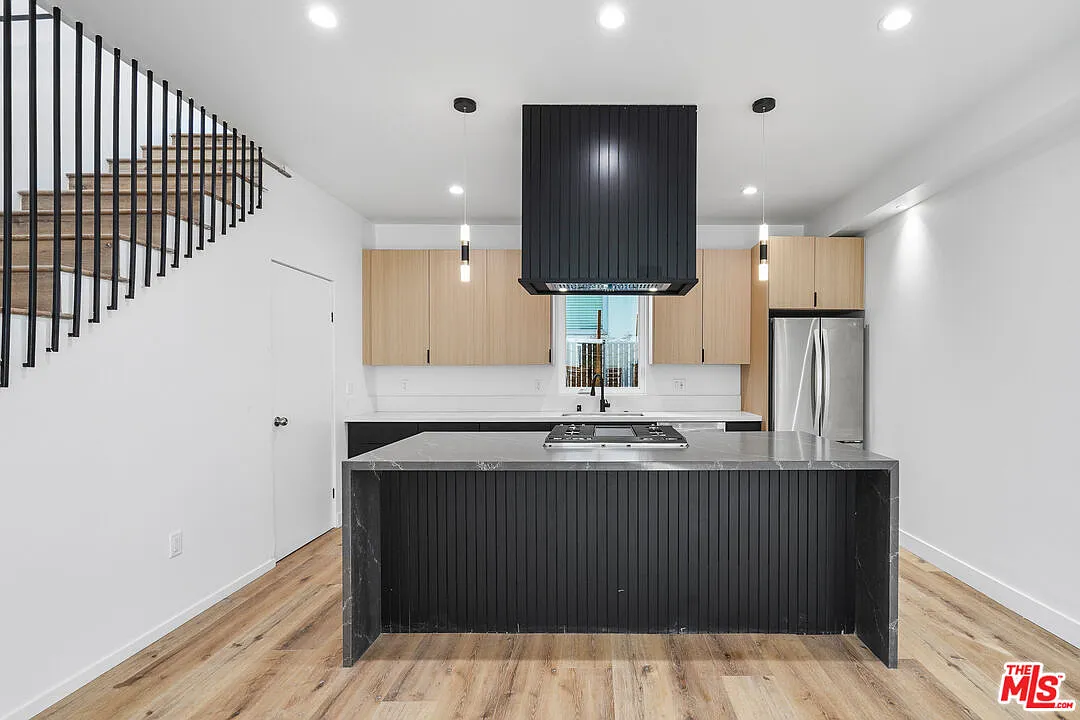 4 bed, 4.5 bath, 1815 sqft, $5,800 — Photo 3