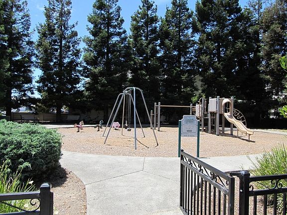 4th image of 4391 Cambridge Way