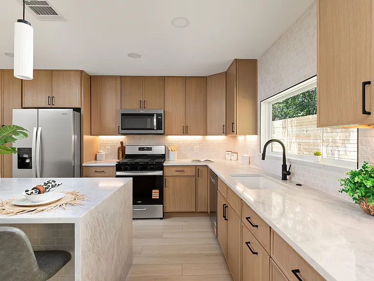 8708 Cretys Cv — Photo 3