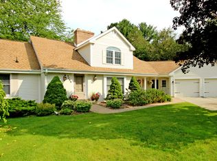 3206 Applewood Rd, Midland, MI 48640