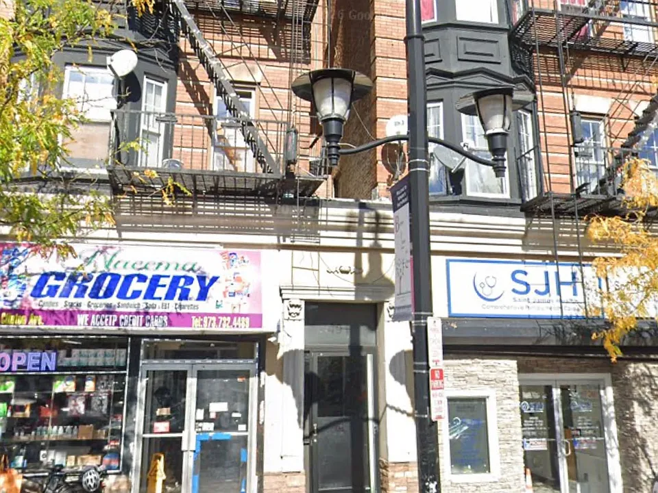 491 Clinton Ave #9A