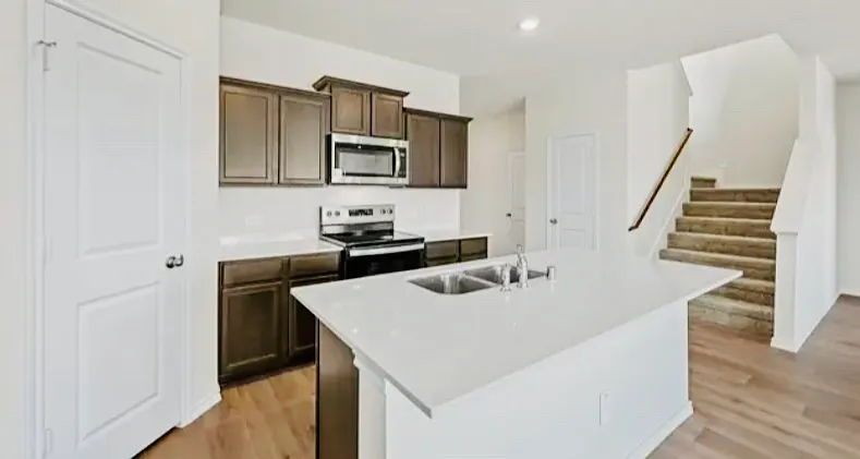 4 bed, 2172 sqft, $2,300 — Photo 2