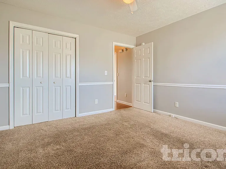 128 Royal Garden Dr — Photo 15
