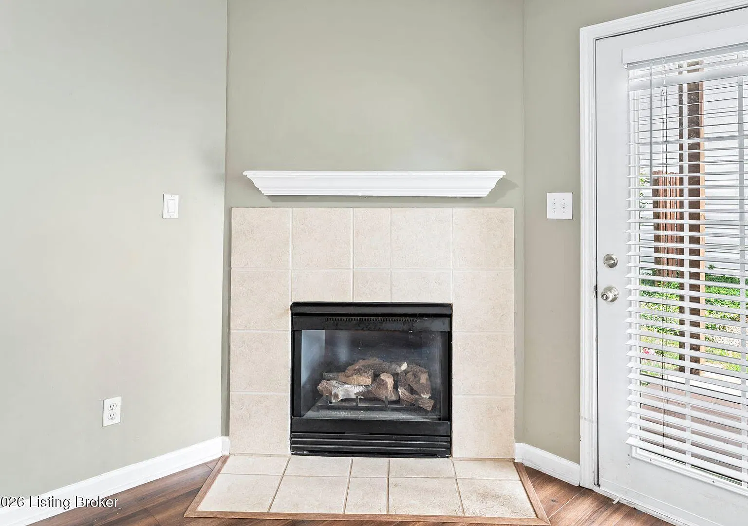 2 bed, 2.0 bath, 993 sqft, $1,600 — Photo 4
