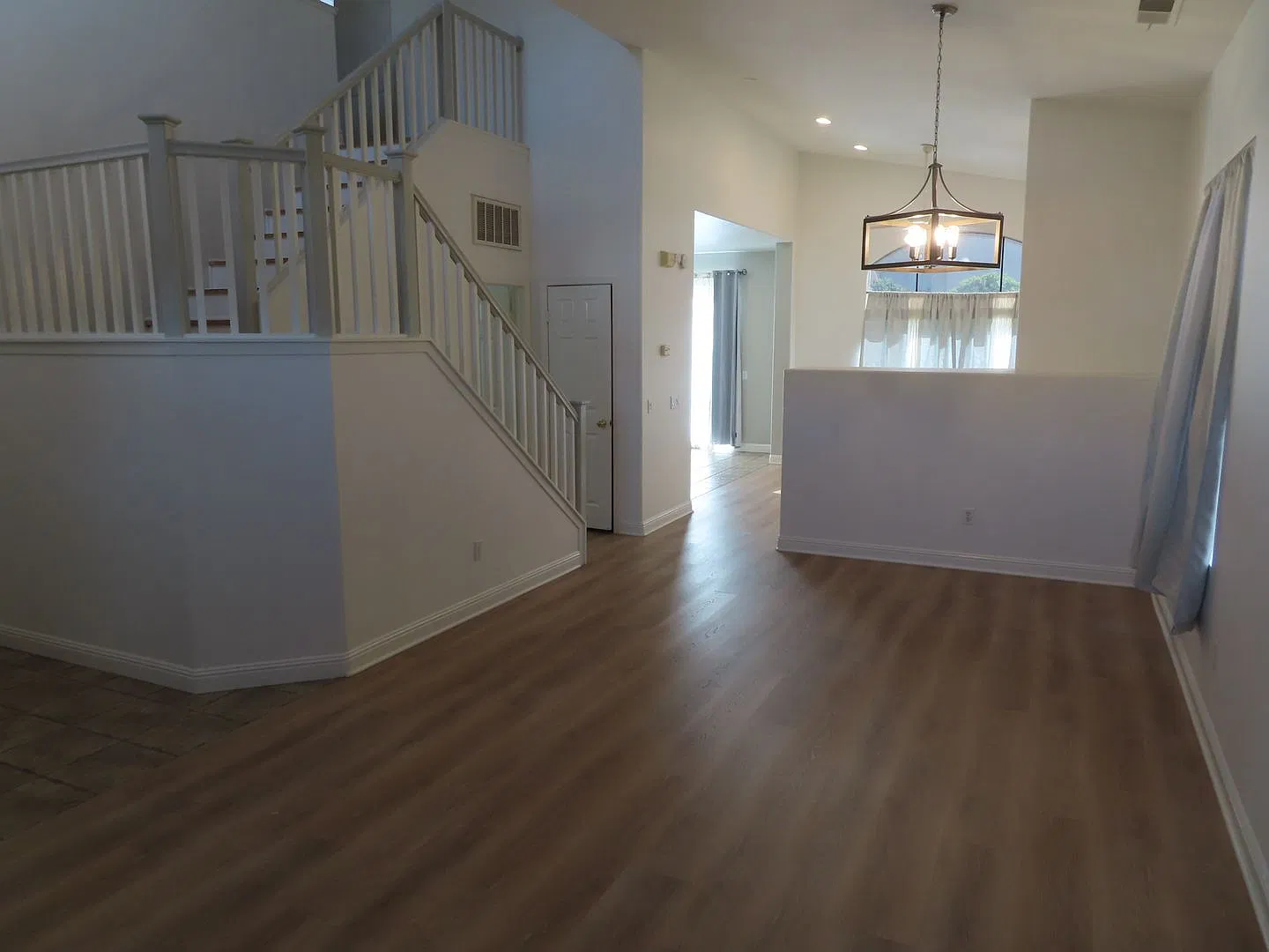 Gorgeous three bedroom, two and a half bath home in Oceanside. — Photo 2