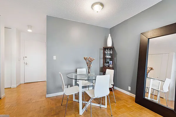 Rented by Mizner Capital Realty | media 19