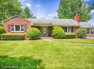 130 S Hughes St, Hamilton, VA 20158