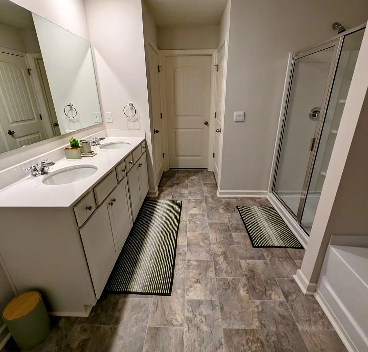 3 bed, 1877 sqft, $2,500 — Photo 3