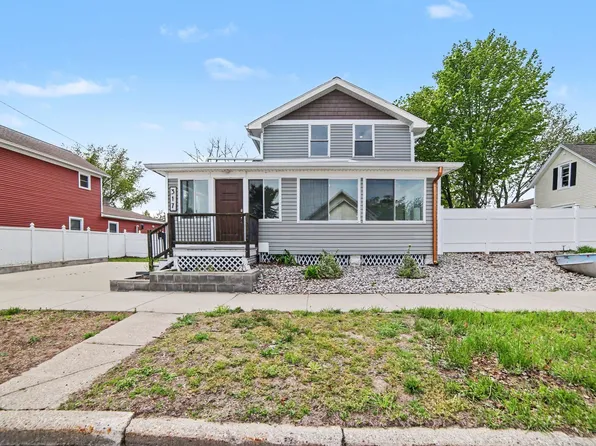 317 N Robert St, Ludington, MI 49431