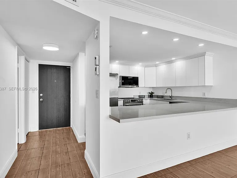 2801 NE 183rd St #1703W — Photo 9