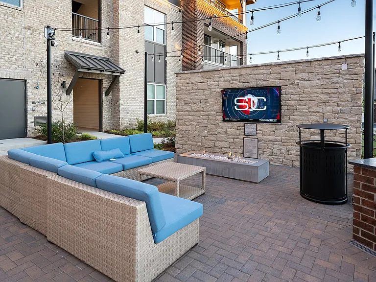 Aura Creekside Apartments — Photo 30