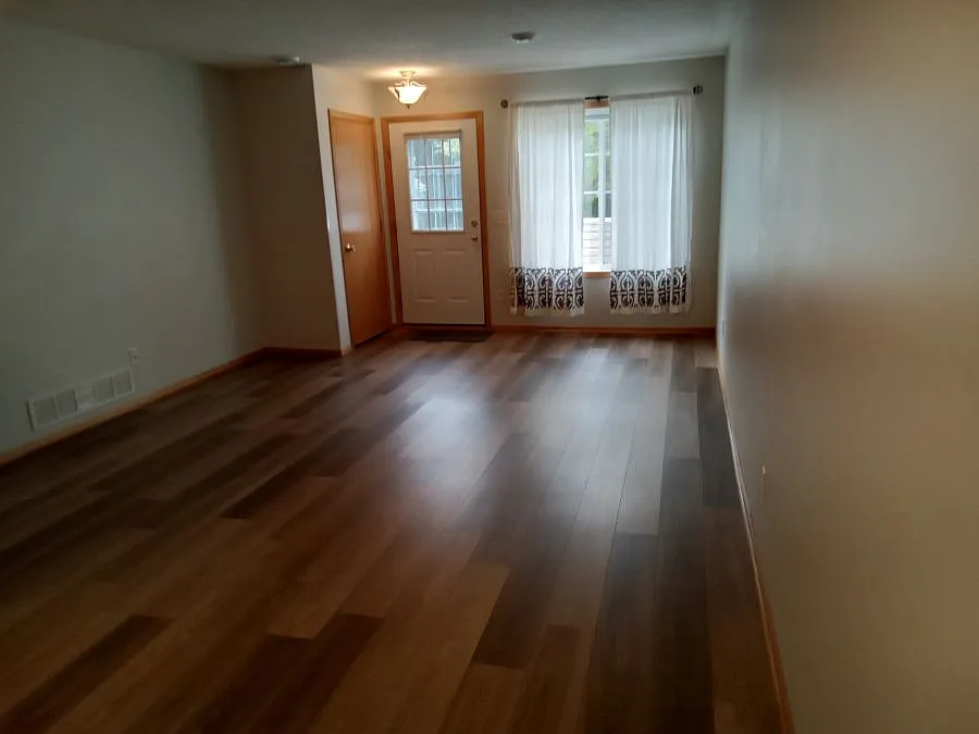 Beautifully Maintained 3 BR, 3 Bath Town Home, Great Location — Photo 3