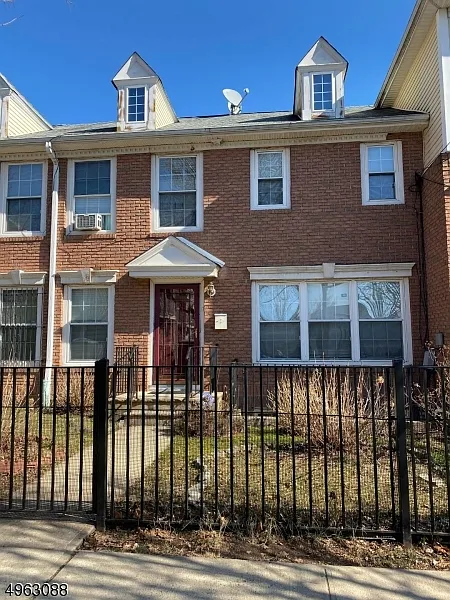 16 Blum St photo 1