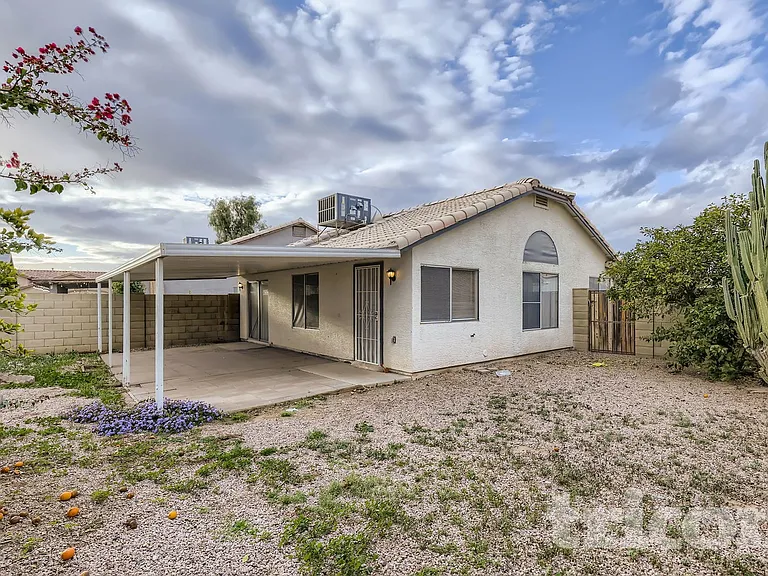 1705 E Carter Rd — Photo 10