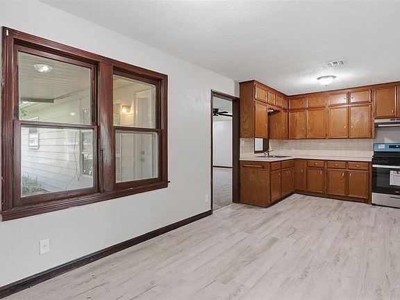 3rd image of 420 Fairview Ave