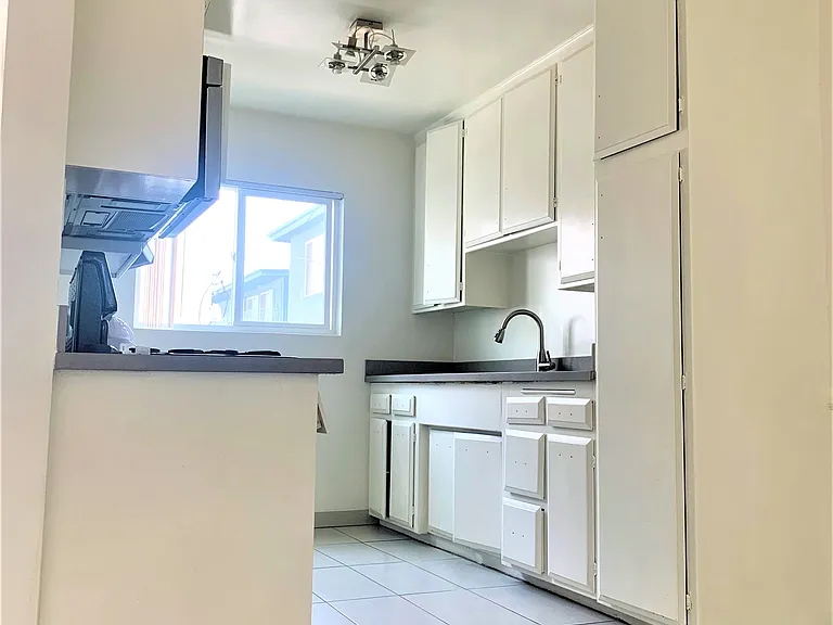 414 S Saint Andrews Pl #7 — Photo 9