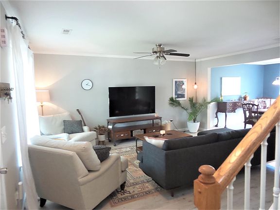 4th image of 419 Dellwater Way