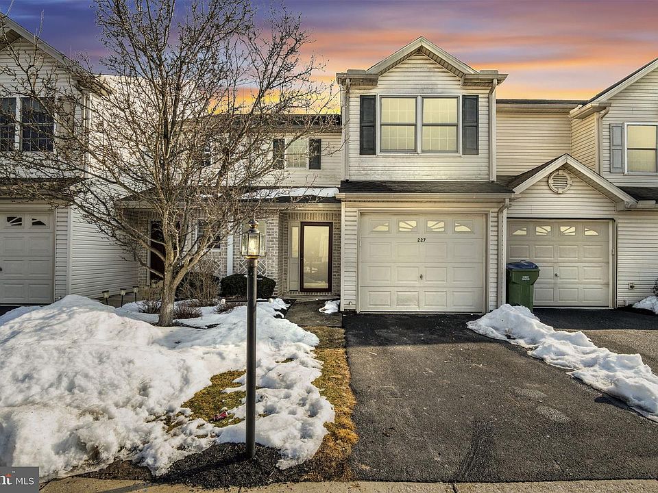 1st image of 227 Silver Leaf Rdg