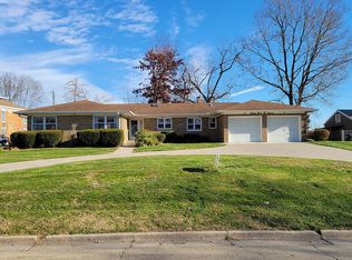 2311 N 5th St, Clinton, IA 52732