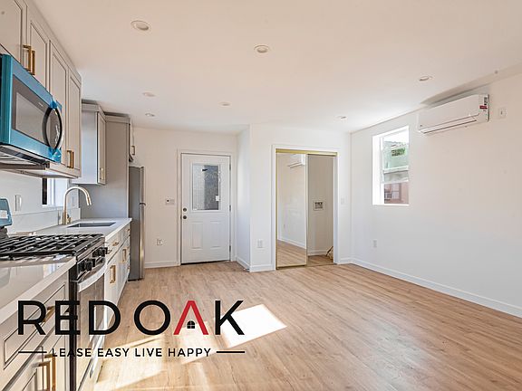 5th image of 220 S Detroit St #220