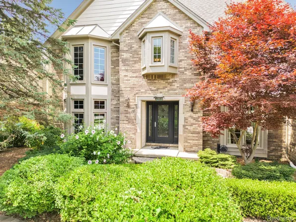 24545 Redwing Dr, Novi, MI 48374