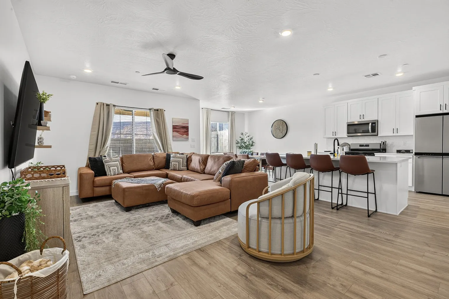 4 bed, 4.0 bath, 2077 sqft, $4,015 — Photo 1