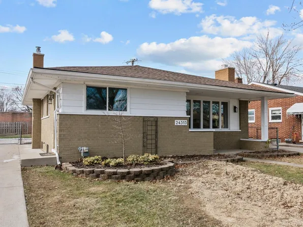 24313 Wood St, Saint Clair Shores, MI 48080